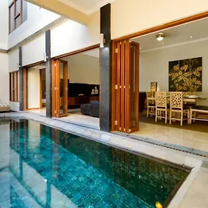  Villa Super 4 Bed, Sleeps 8, Just 300m Walk From Indonesia